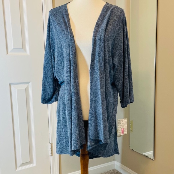 LuLaRoe Sweaters - Lularoe NWT Lindsay